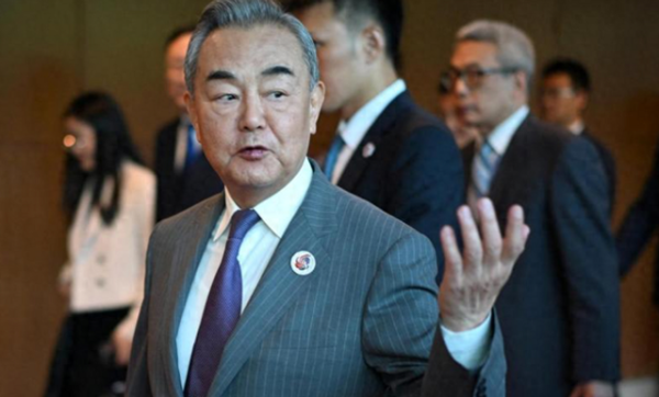 配资炒股平台入配资 不服王毅敲打? 马科斯当天就找茬, 解放军连派三舰, 贴脸给出教训